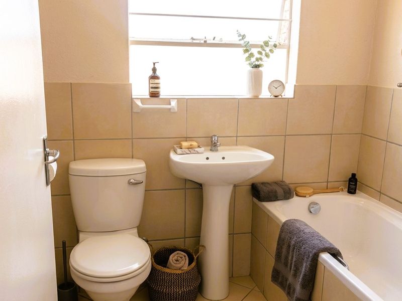 Townhouse For Sale in Witpoortjie - Photo 5