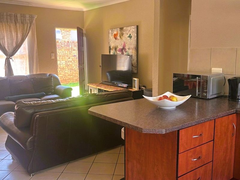 Townhouse For Sale in Witpoortjie - Photo 2