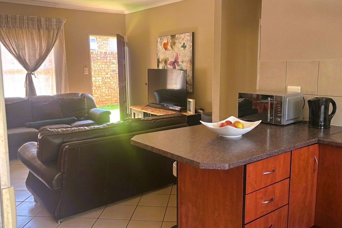 Townhouse For Sale in Witpoortjie - Photo 2