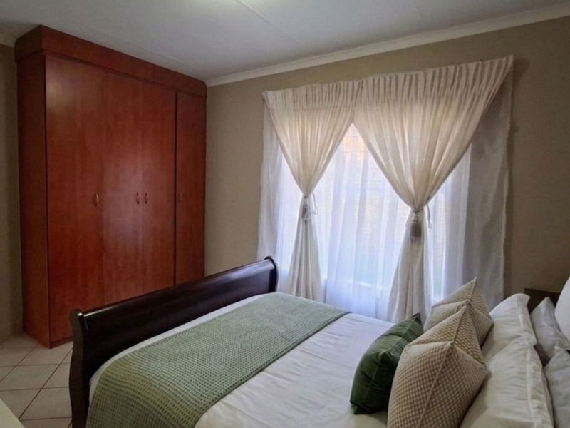 Townhouse For Sale in Witpoortjie - Photo 6