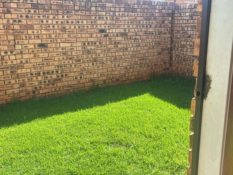 Townhouse For Sale in Witpoortjie - Photo 10