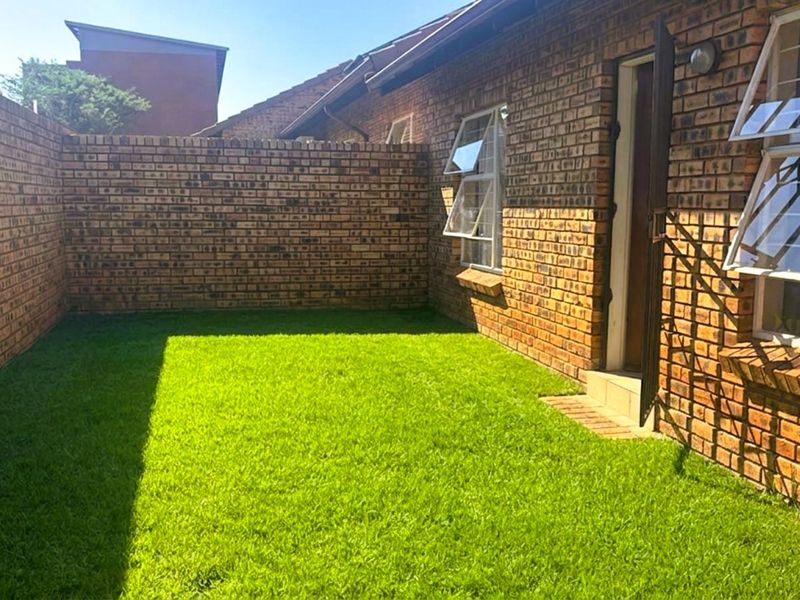 Townhouse For Sale in Witpoortjie - Photo 9