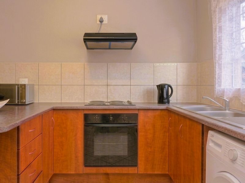 Townhouse For Sale in Witpoortjie - Photo 3