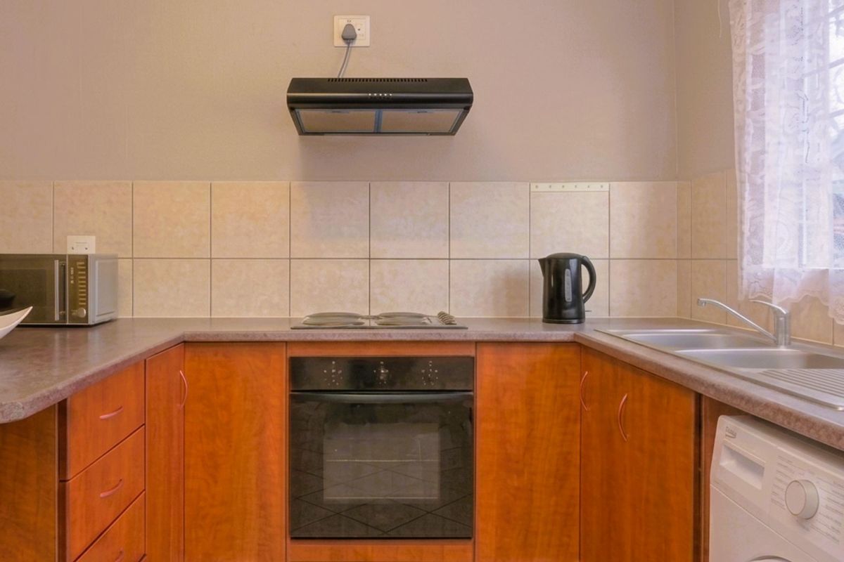 Townhouse For Sale in Witpoortjie - Photo 3