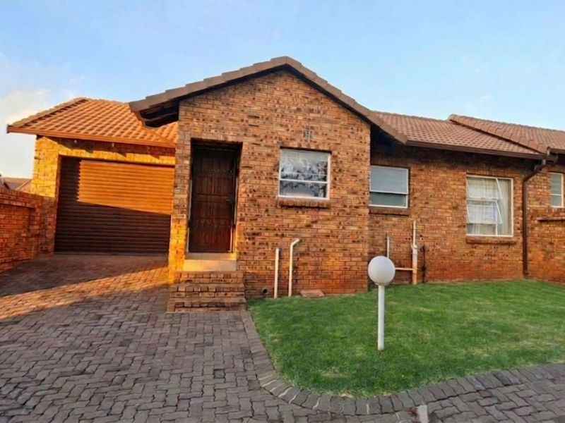 Townhouse For Sale in Witpoortjie - Photo 8