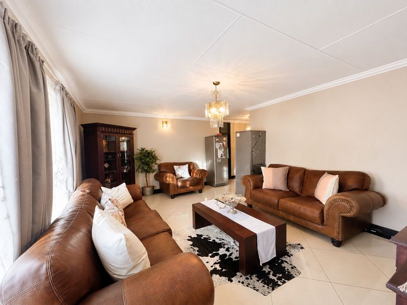 House For Sale in Secunda Central - Photo 4