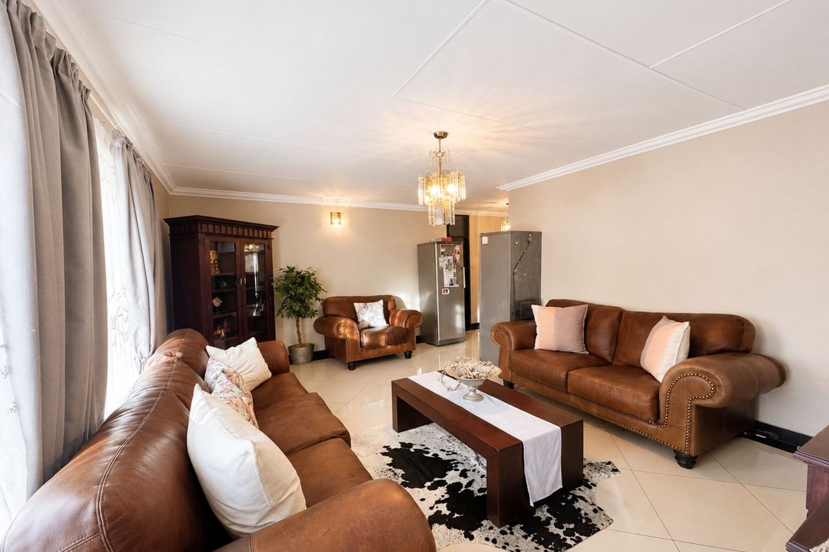 House For Sale in Secunda Central - Photo 4