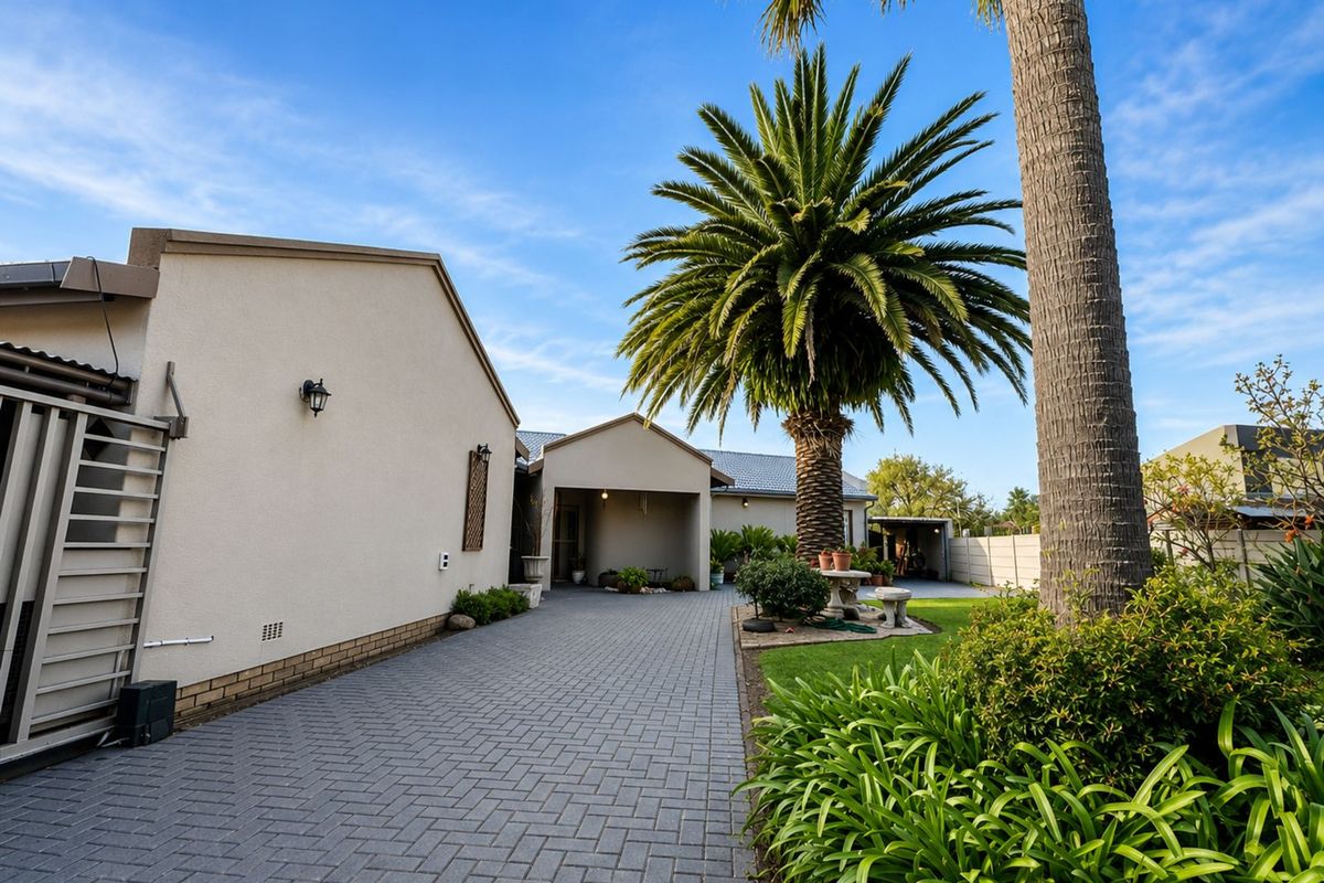 House For Sale in Secunda Central - Photo 2