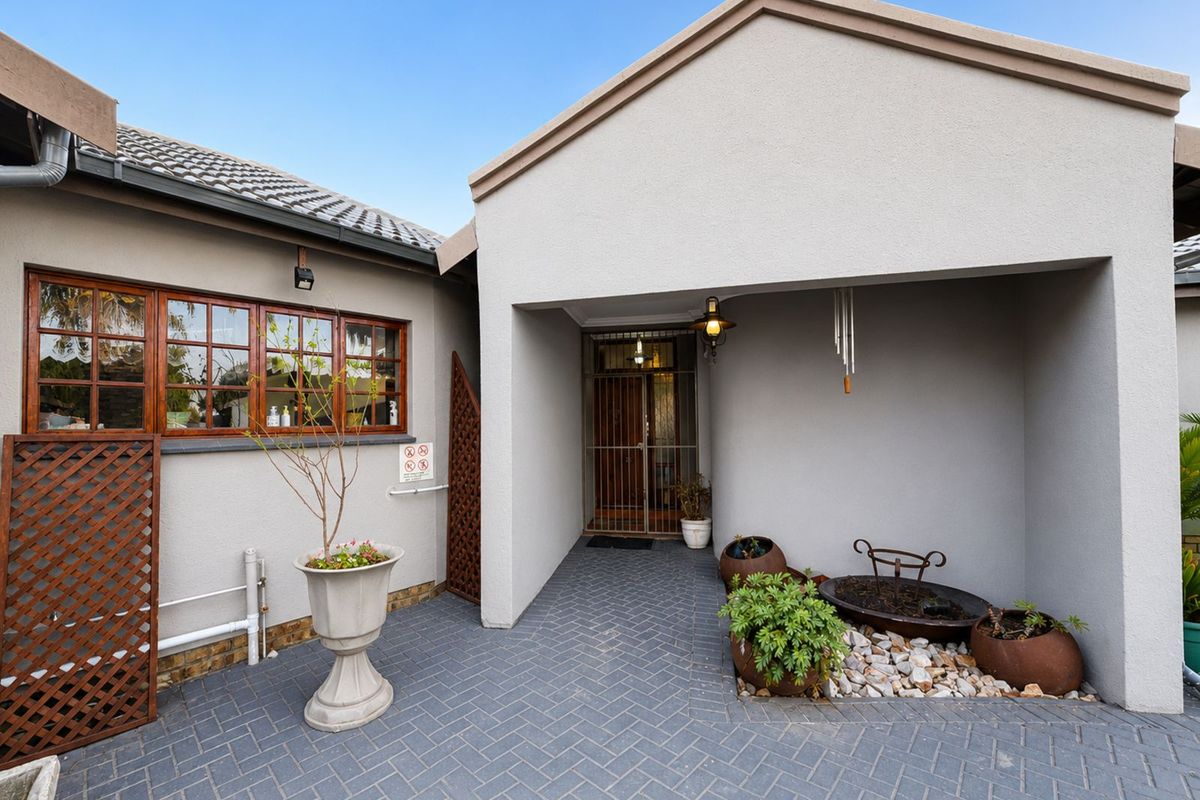 House For Sale in Secunda Central - Photo 3