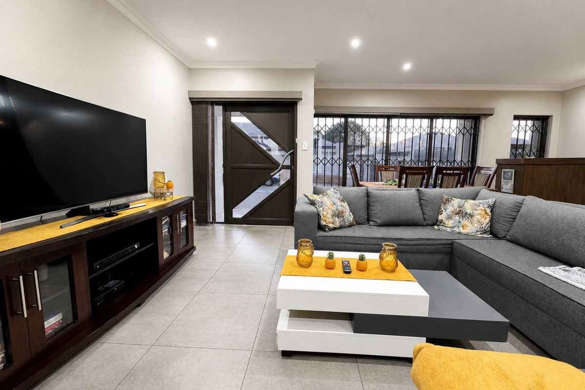 House For Sale in Secunda Central - Photo 2