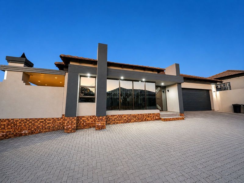 House For Sale in Secunda Central - Photo 1