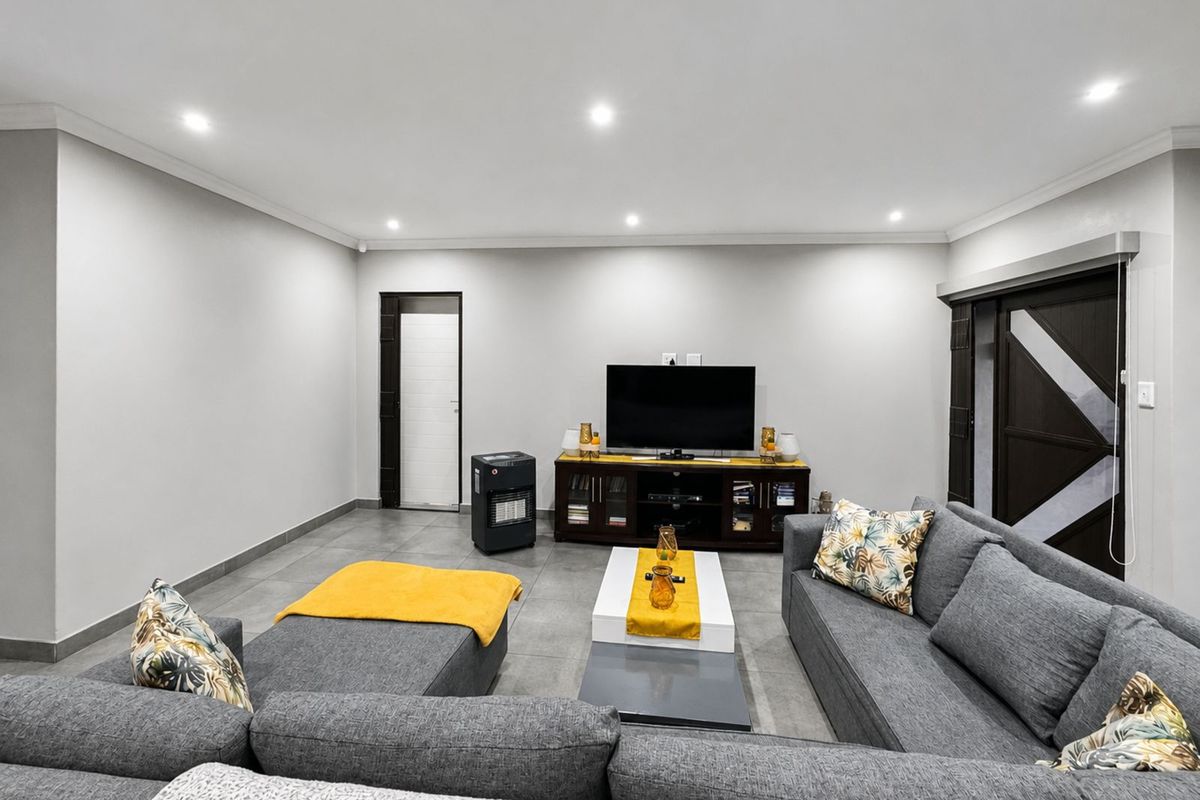 House For Sale in Secunda Central - Photo 5
