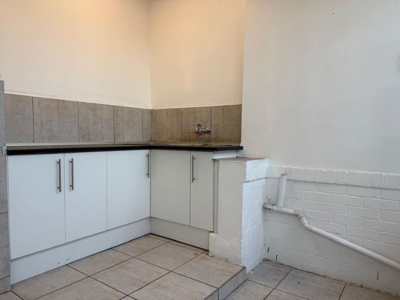 House To Rent in Sydenham - Photo 2
