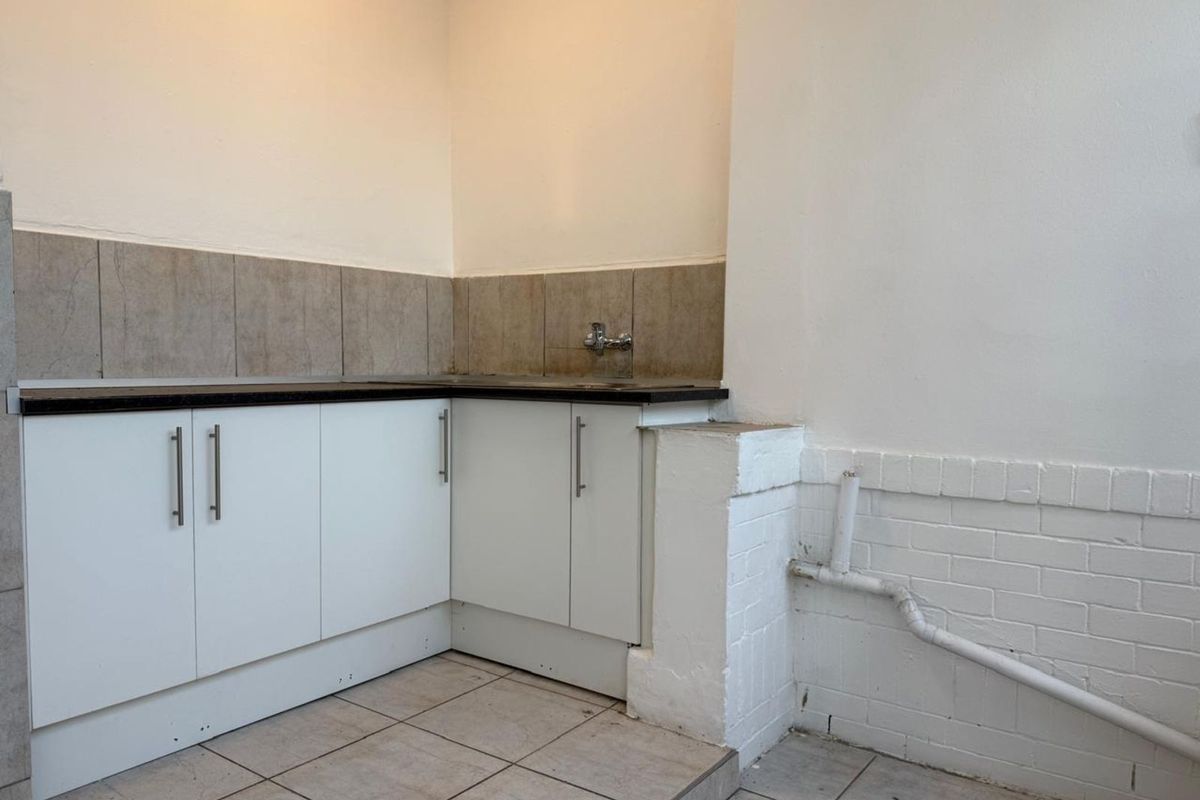 House To Rent in Sydenham - Photo 3