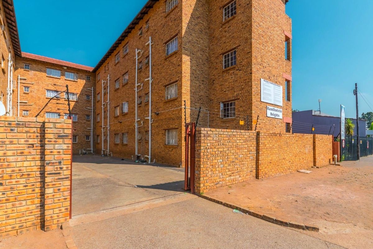Apartment For Sale in Randfontein Central - Photo 2
