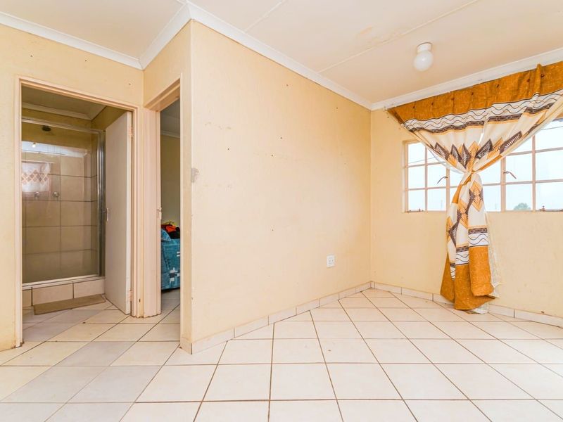 Apartment For Sale in Randfontein Central - Photo 7