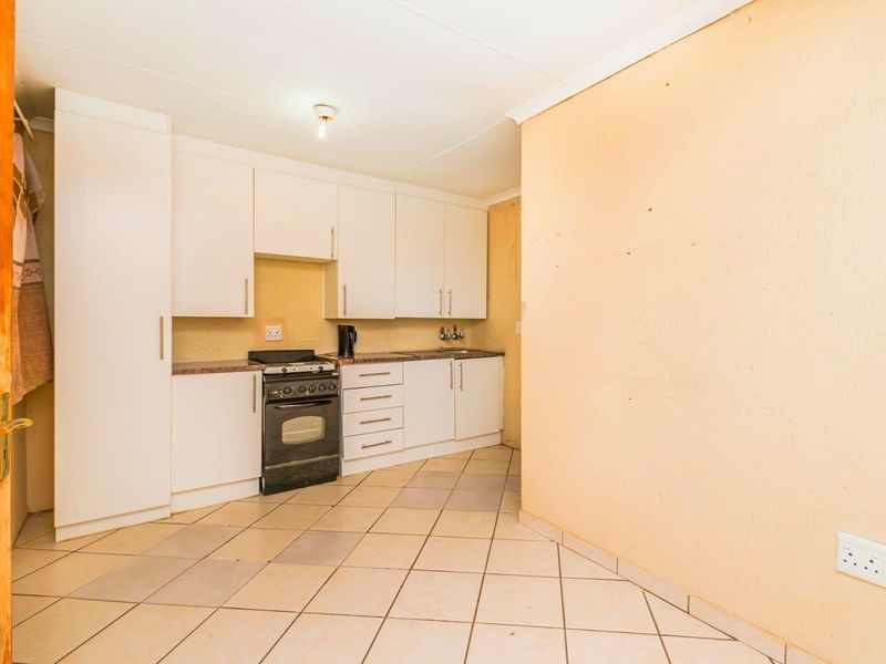 Apartment For Sale in Randfontein Central - Photo 6