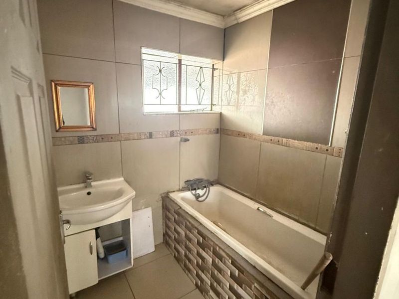 House For Sale in Pretoria West - Photo 4