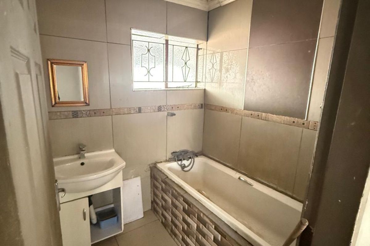 House For Sale in Pretoria West - Photo 4