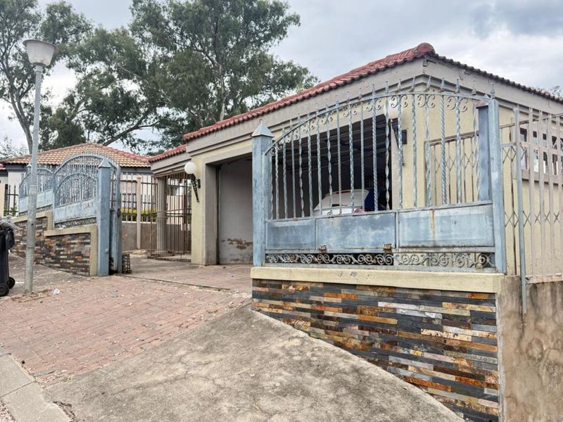 House For Sale in Pretoria West - Photo 10
