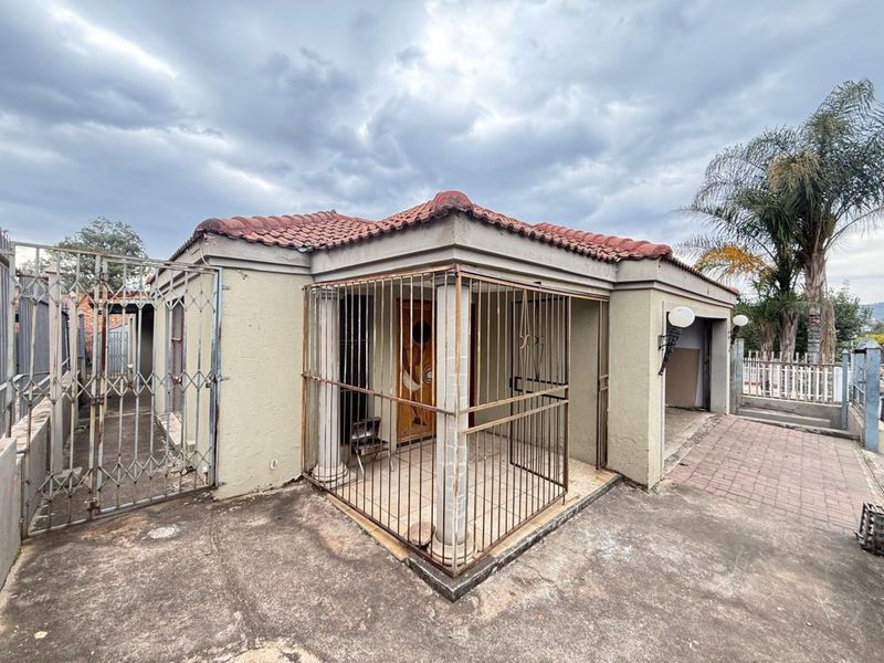 House For Sale in Pretoria West - Photo 2