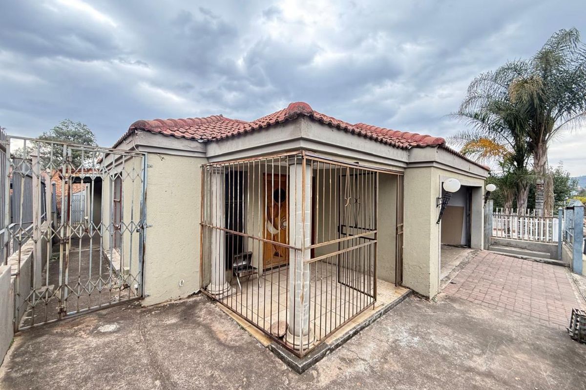 House For Sale in Pretoria West - Photo 2