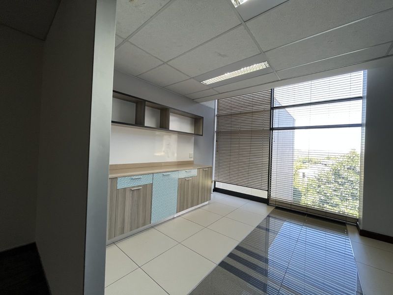 Office To Rent in Lynnwood Manor - Photo 4