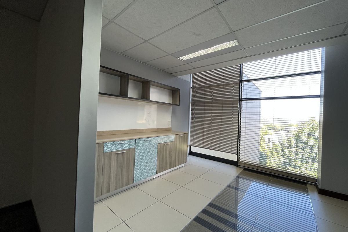 Office To Rent in Lynnwood Manor - Photo 4