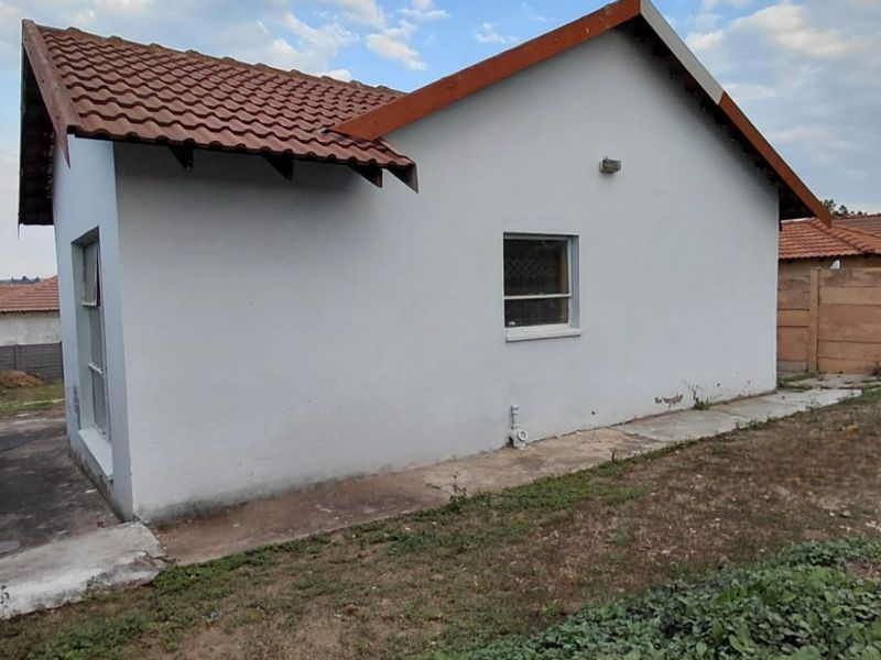 House For Sale in Emdo Park - Photo 2