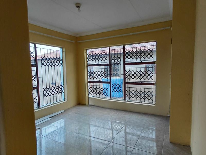 House For Sale in Emdo Park - Photo 3