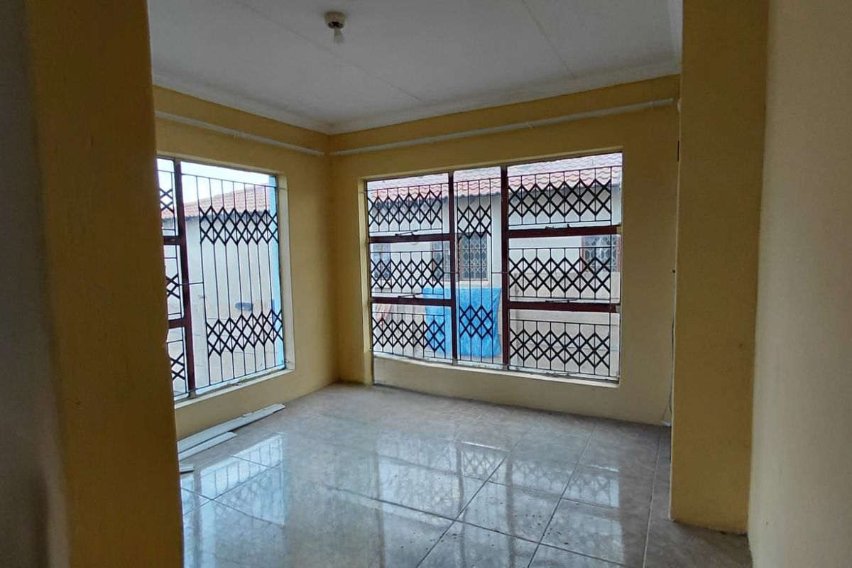 House For Sale in Emdo Park - Photo 3
