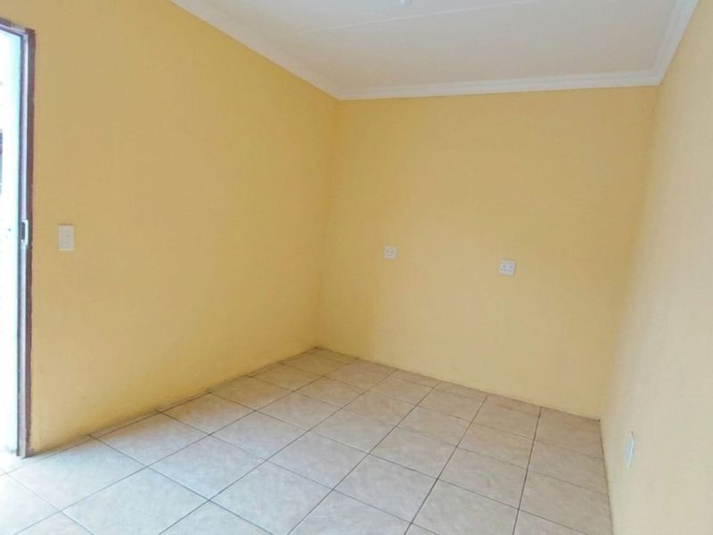 House For Sale in Emdo Park - Photo 6