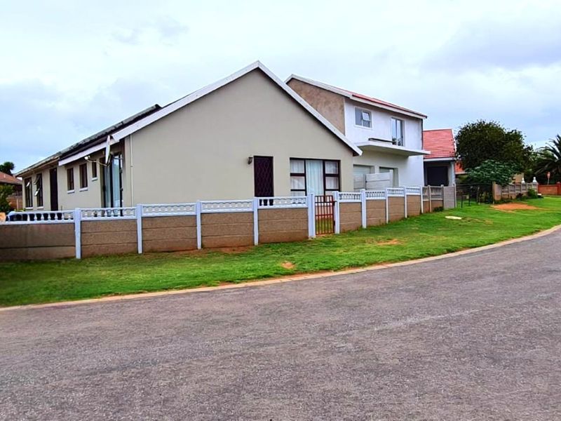 House For Sale in Mossel Bay Ext 26 - Photo 2