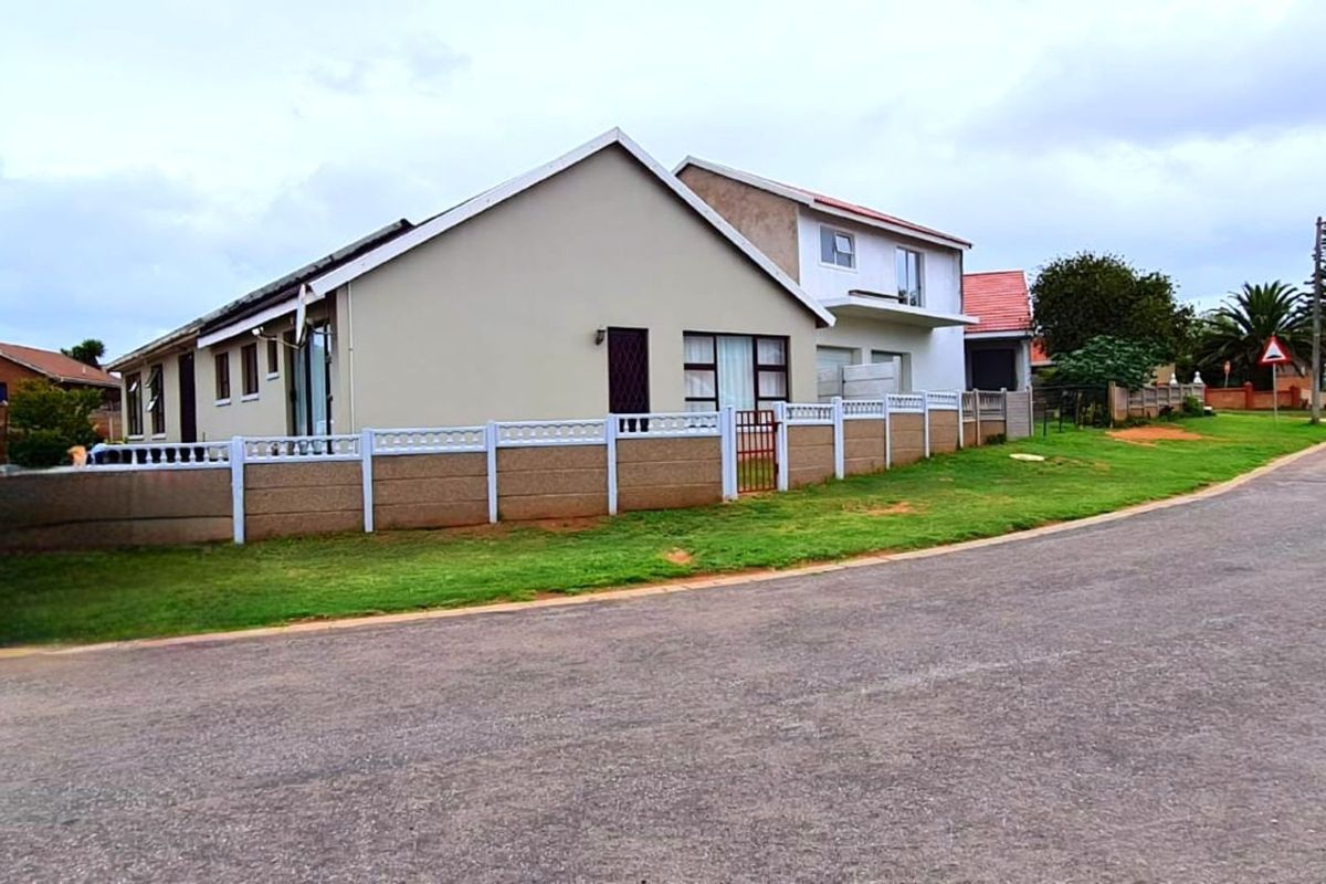 House For Sale in Mossel Bay Ext 26 - Photo 2