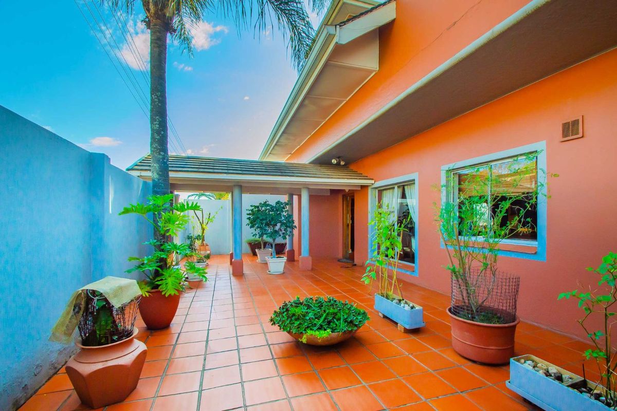 House For Sale in Auckland Park - Photo 2