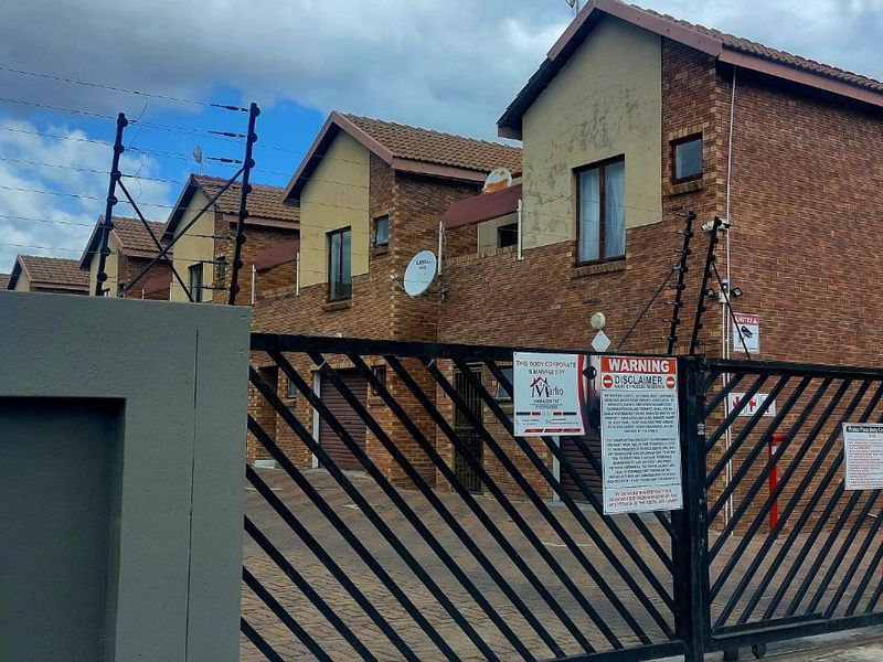 Townhouse For Sale in Ladine - Photo 6