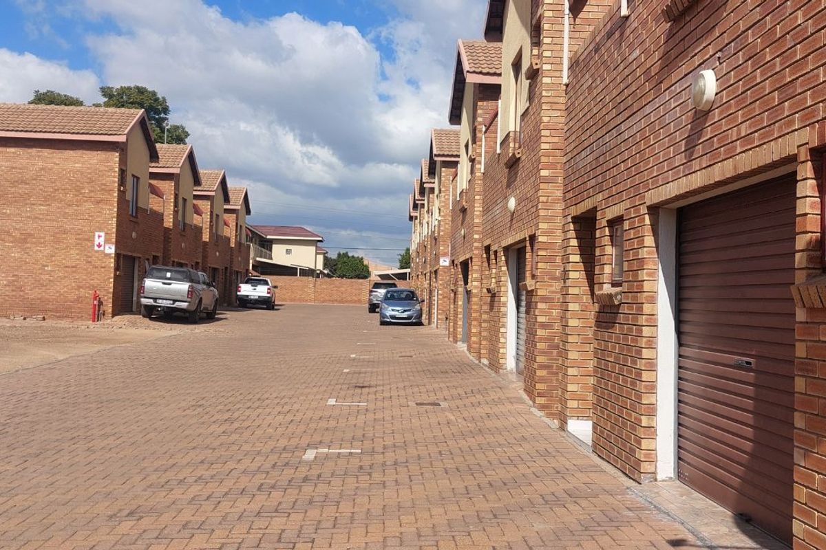 Townhouse For Sale in Ladine - Photo 5