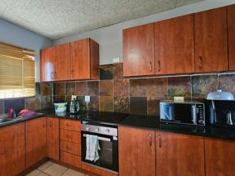 Townhouse For Sale in Ladine - Photo 4