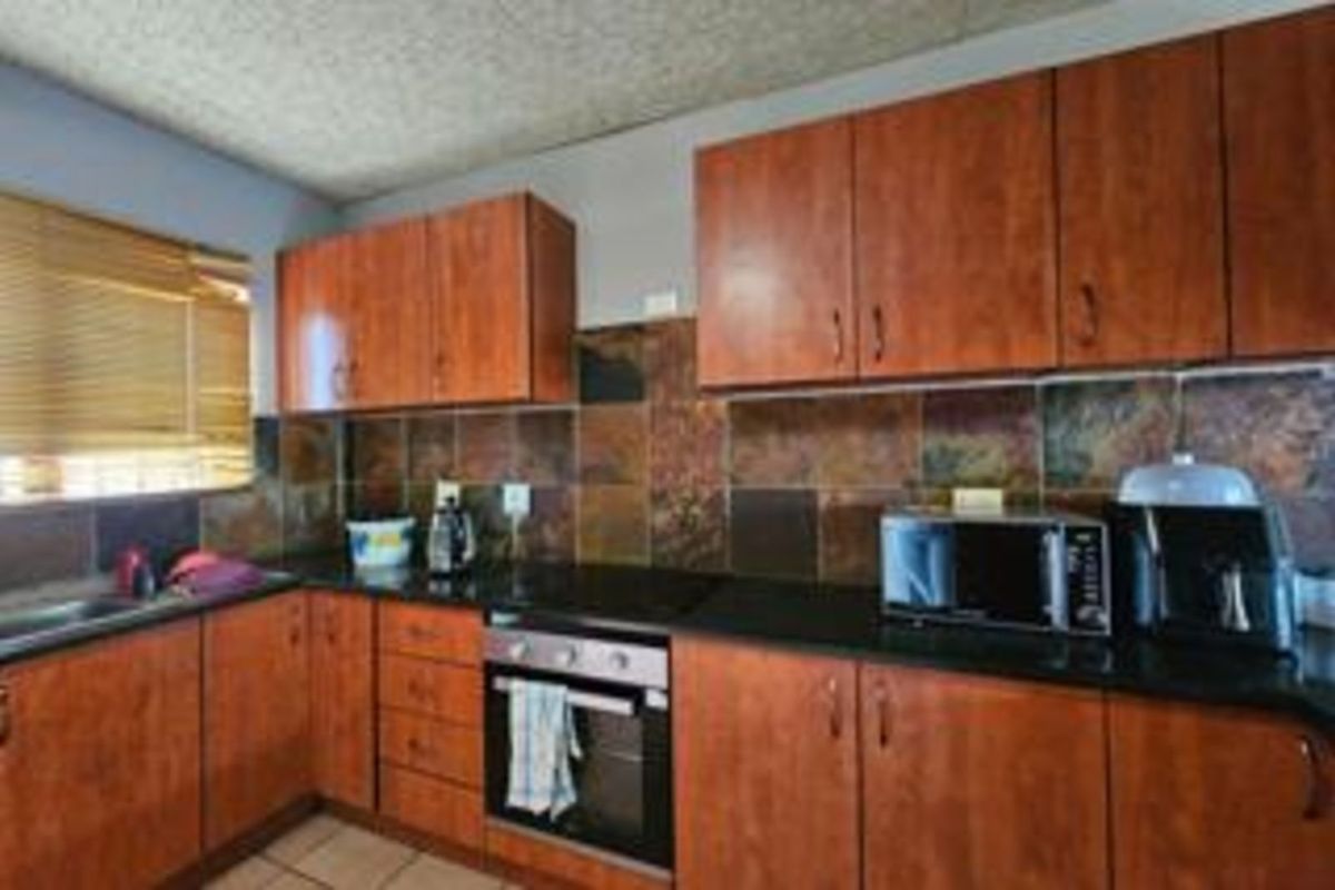 Townhouse For Sale in Ladine - Photo 4