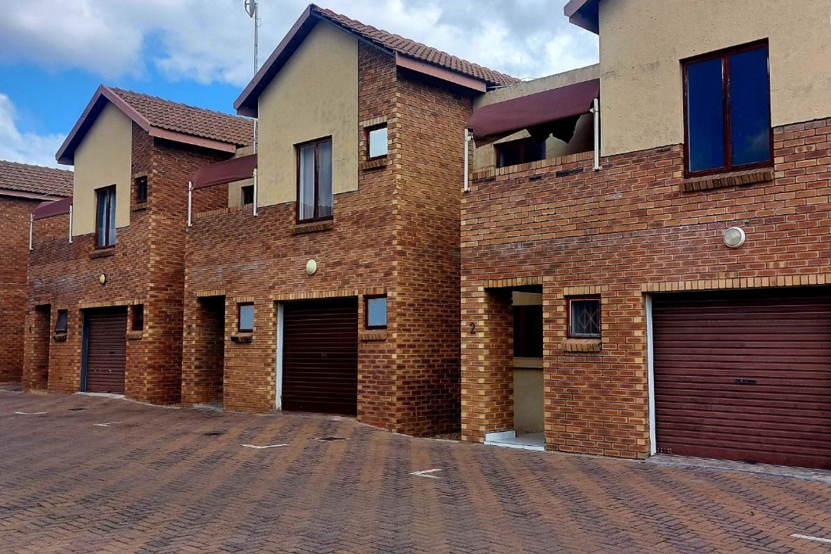 Townhouse For Sale in Ladine - Photo 2
