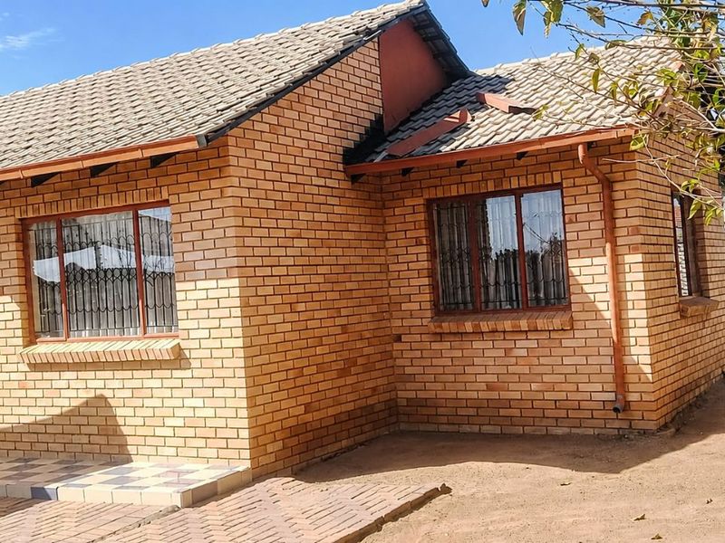 House For Sale in African Jewel - Photo 2