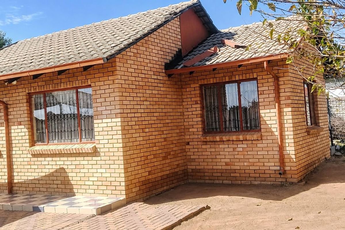 House For Sale in African Jewel - Photo 2