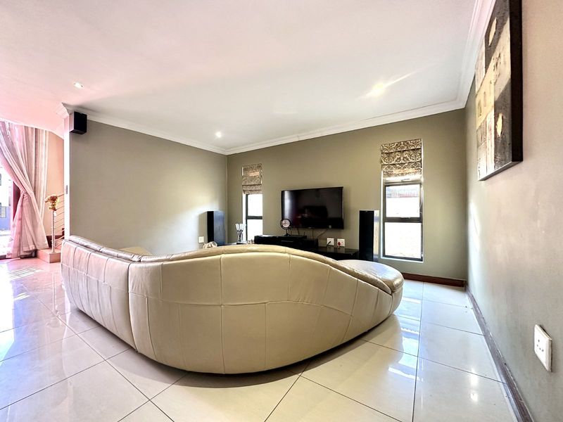 House For Sale in Theresapark - Photo 6