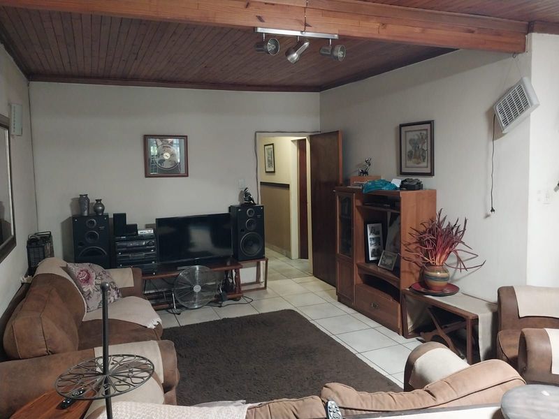 House For Sale in East Lynne - Photo 6