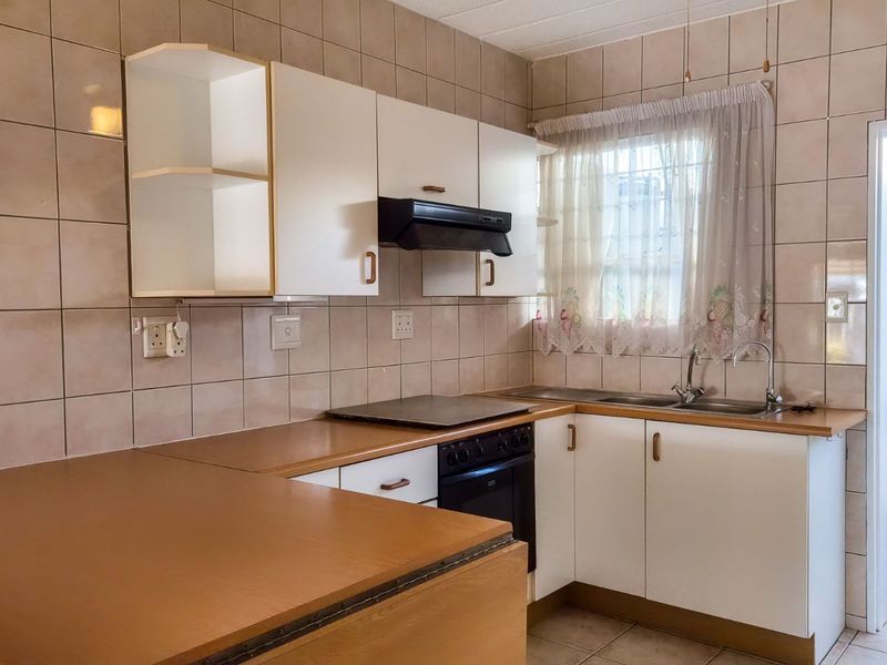 House For Sale in Rietvalleirand - Photo 5