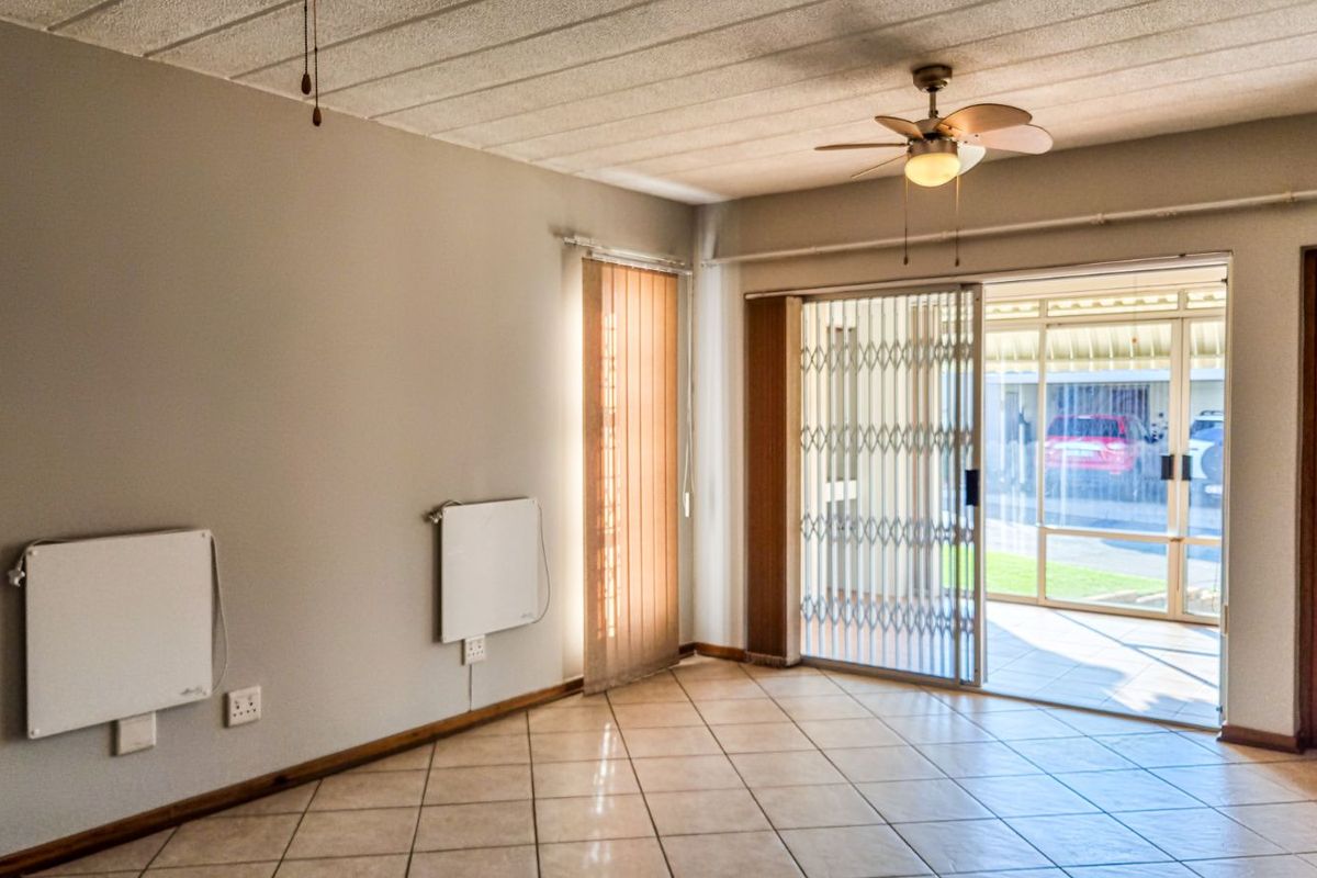 House For Sale in Rietvalleirand - Photo 4