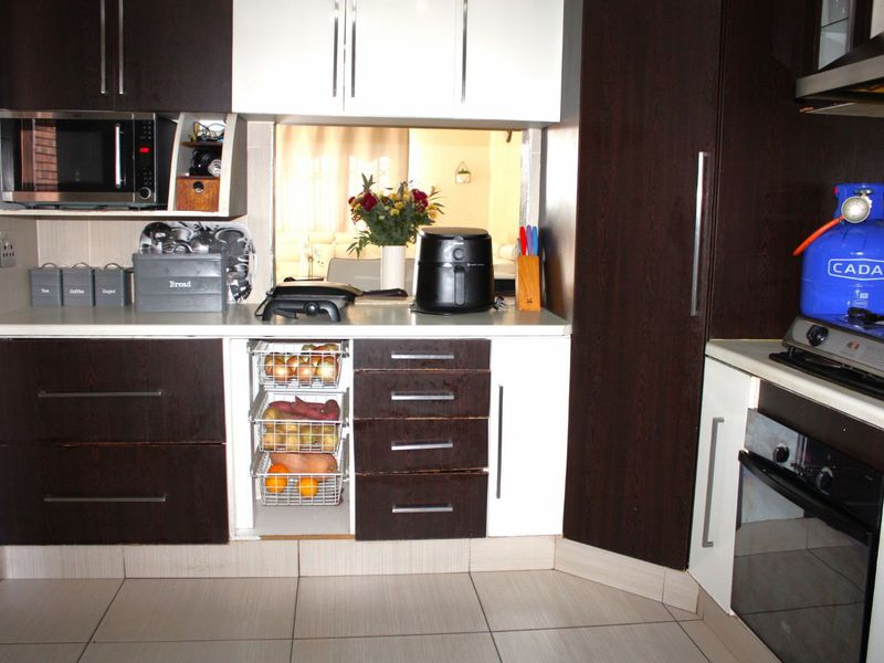 Townhouse For Sale in Blackheath - Photo 6