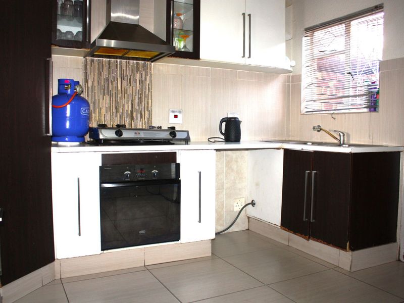 Townhouse For Sale in Blackheath - Photo 5