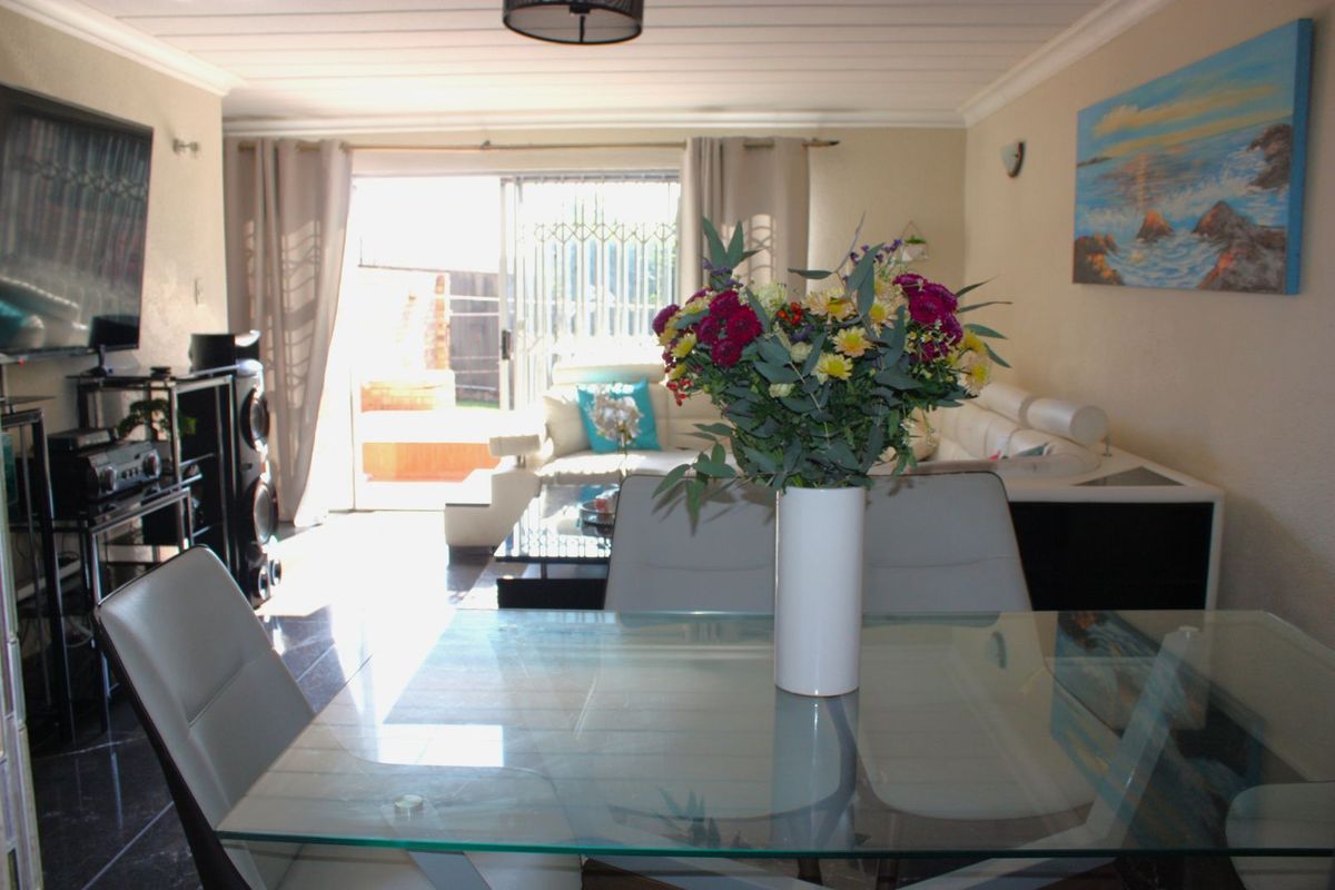 Townhouse For Sale in Blackheath - Photo 3