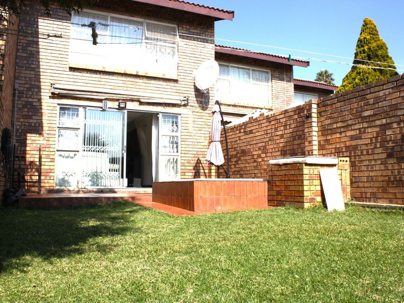 Townhouse For Sale in Blackheath - Photo 1